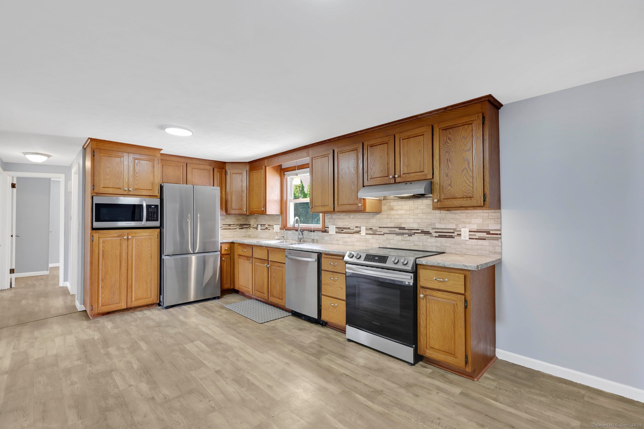 327 Abbe Road, Enfield, Connecticut image 7