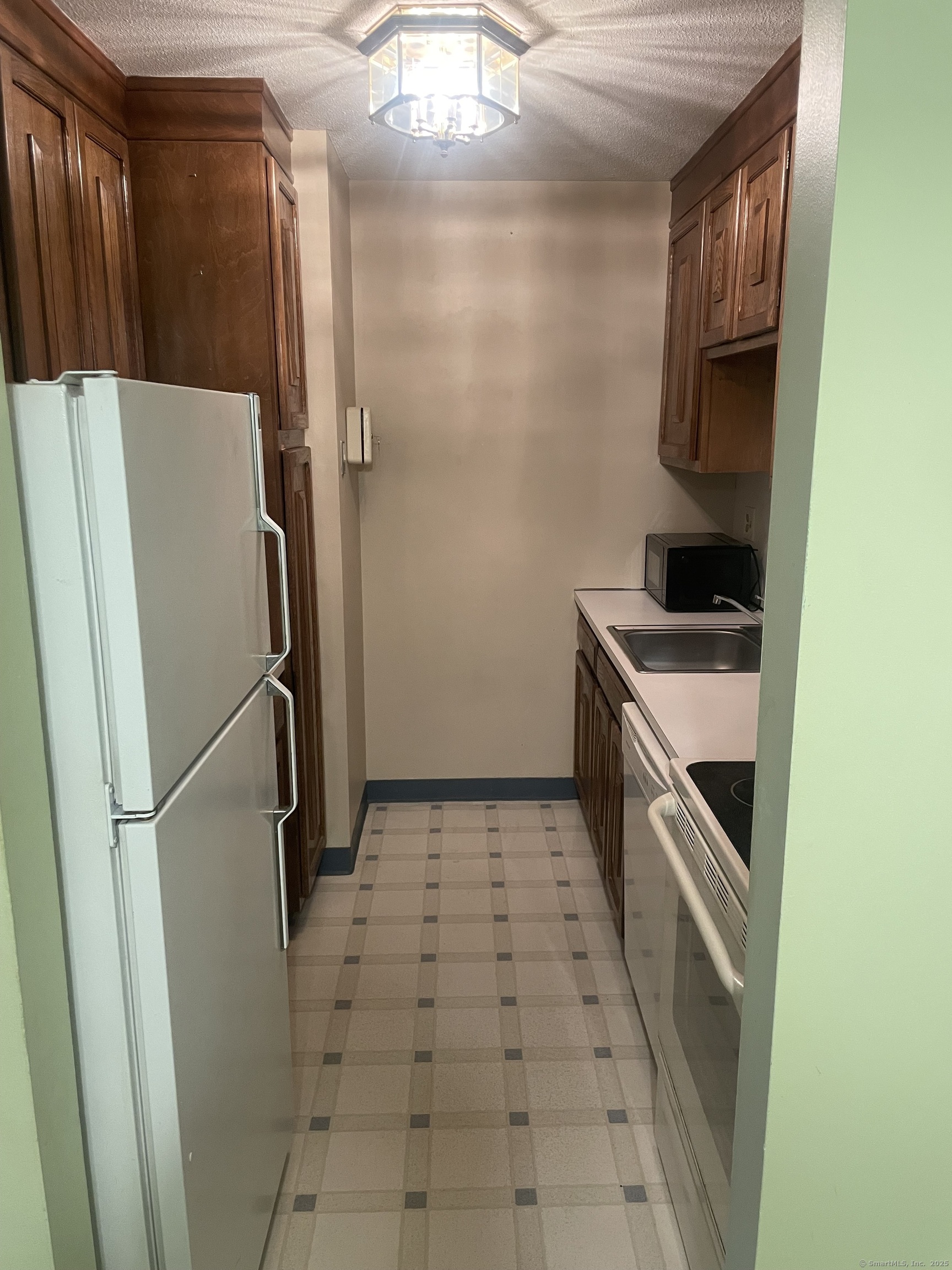 36 Thompson Road #APT B, Manchester, Connecticut image 6