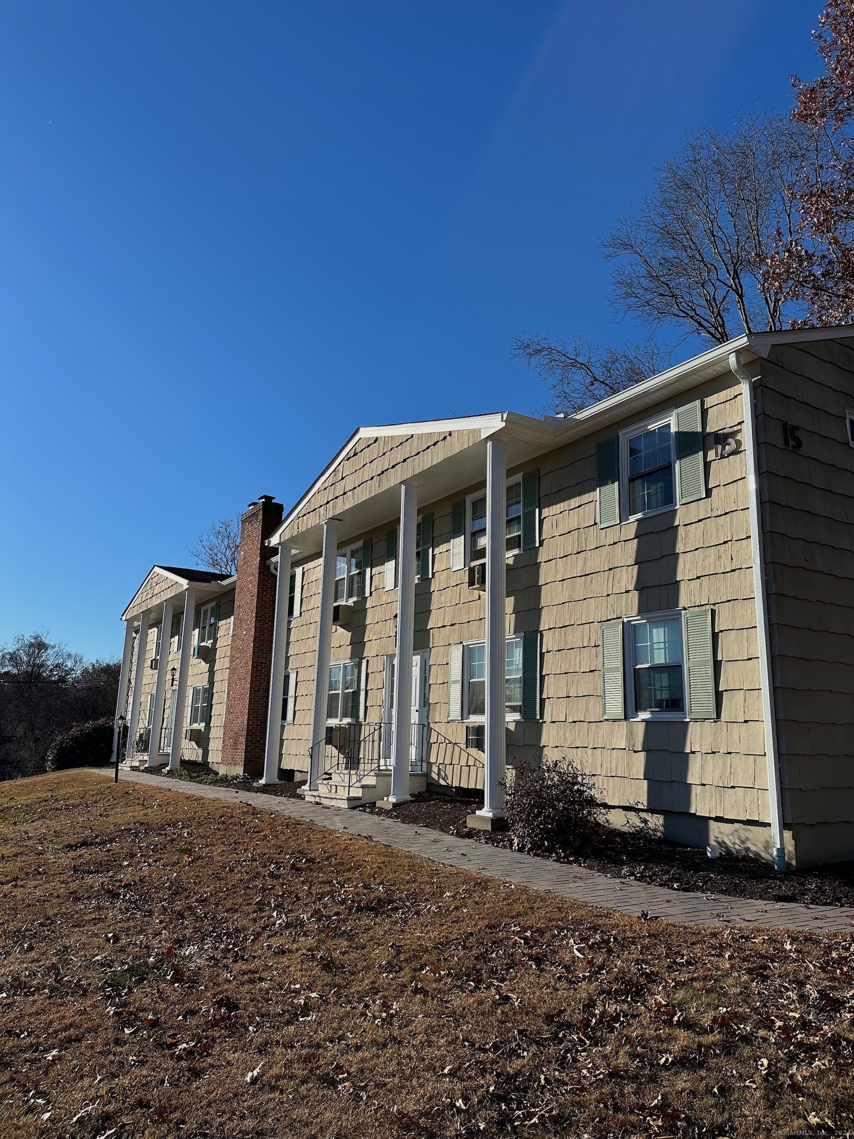 Rental Property at 15 Pilgrim Trail B6, Woodbury, Connecticut - Bedrooms: 1 
Bathrooms: 1 
Rooms: 3  - $1,600 MO.