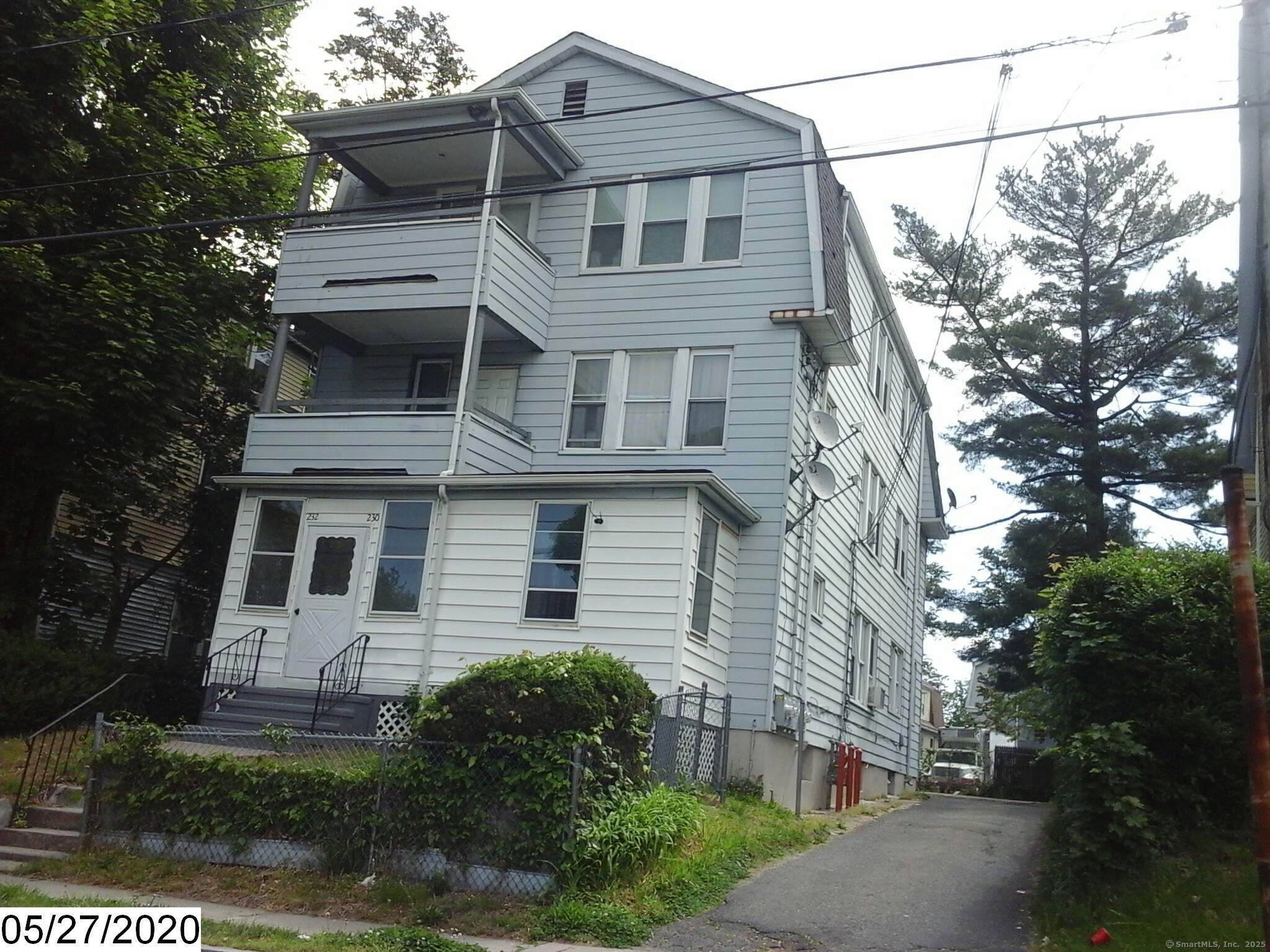 Enfield Street, Hartford, Connecticut - 2 Bedrooms  
1 Bathrooms  
5 Rooms - 