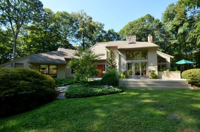 Photo 1 of 25 Greenbrier Road, Westport, Connecticut, $1,285,000, Web #: 99073260