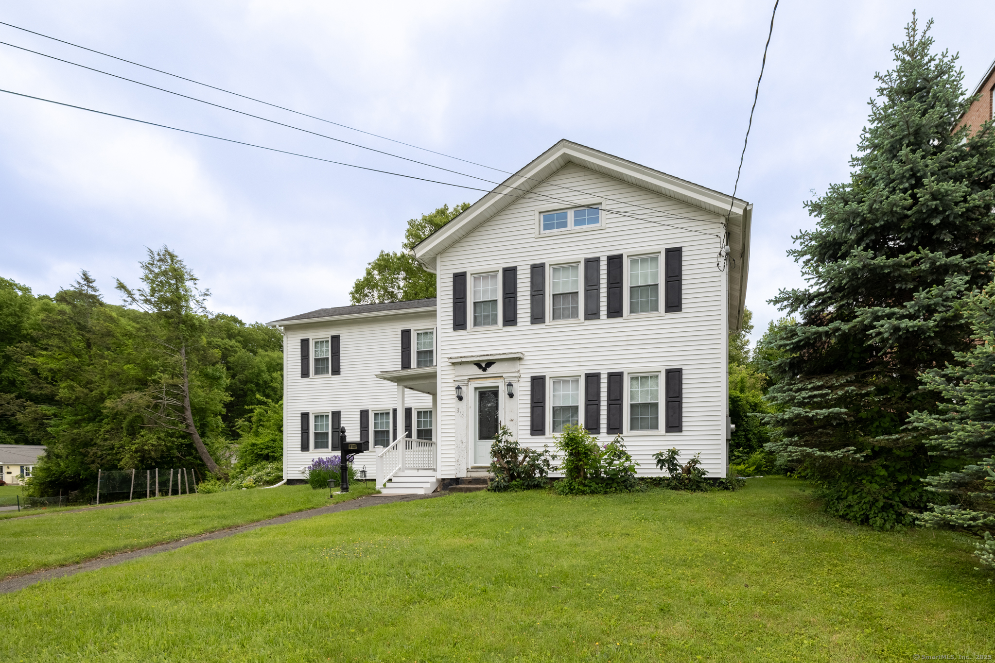 South Street, Bristol, Connecticut - 5 Bedrooms  
1 Bathrooms  
9 Rooms - 