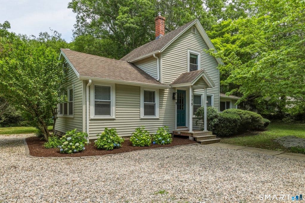 Photo of 179 Niantic River Road, Waterford, CT 06385 (MLS # 24184179)