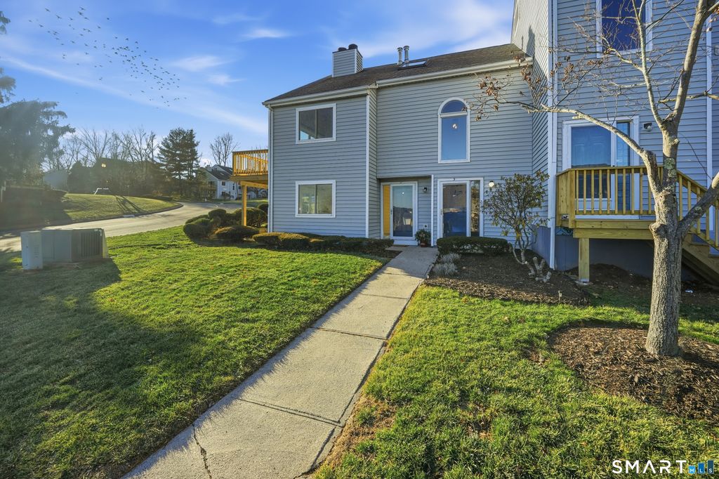 Photo of 3 Hunters Run #3, Cromwell, CT 06416 (MLS # 24145908)