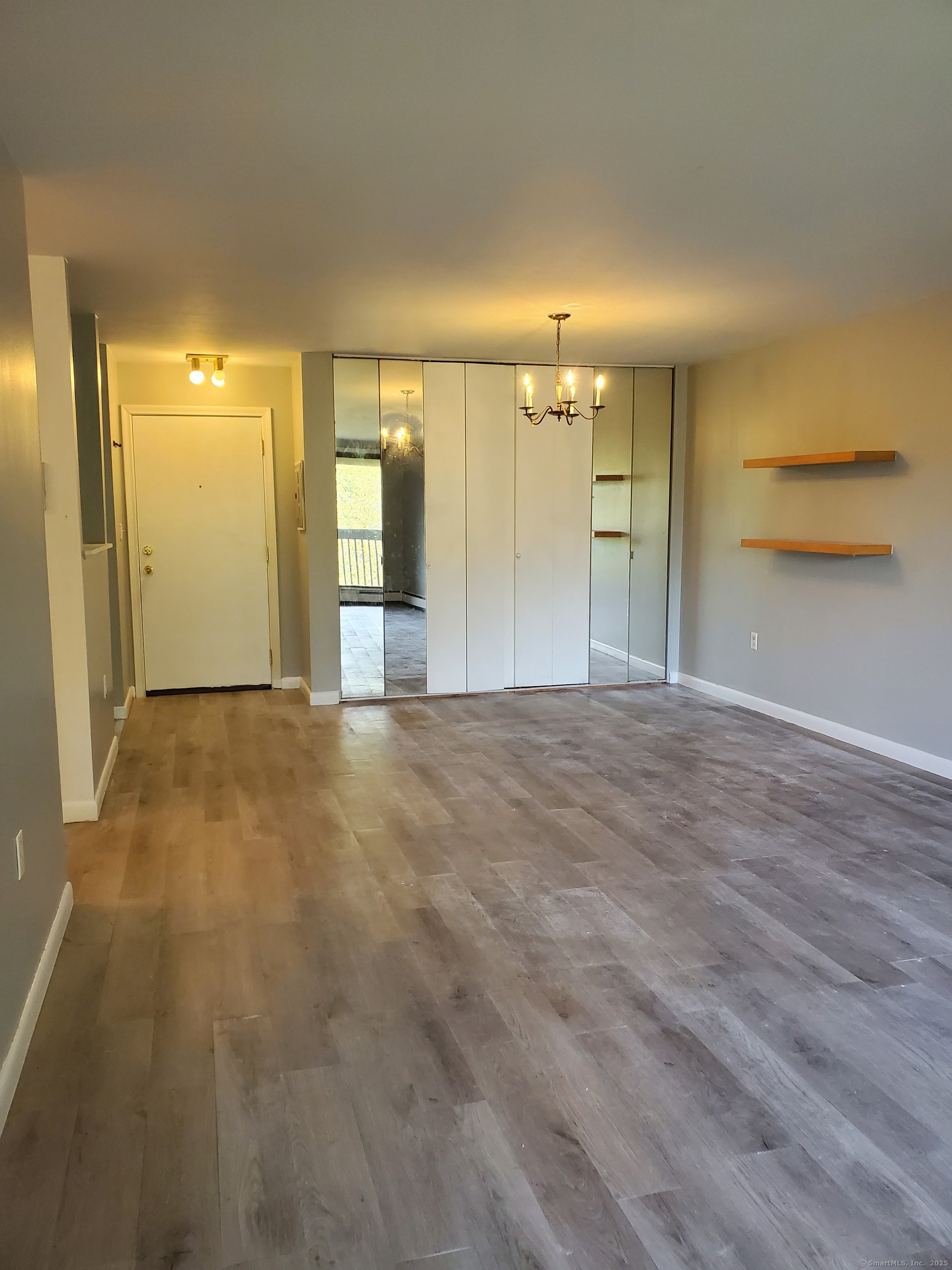 Cromwell, Connecticut 06416, United States, 2 Bedrooms Bedrooms, ,2 BathroomsBathrooms,Residential,Pending,215281