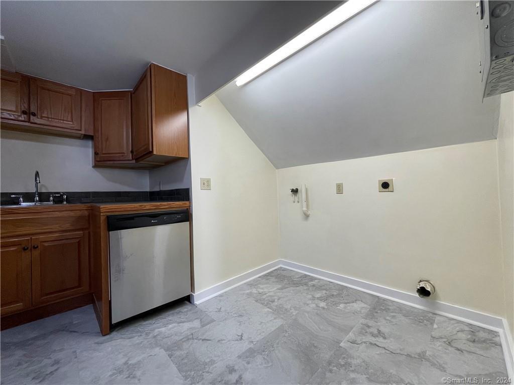 Canton, Connecticut 06019, United States, 3 Bedrooms Bedrooms, ,1 BathroomBathrooms,Residential,Pending,84192