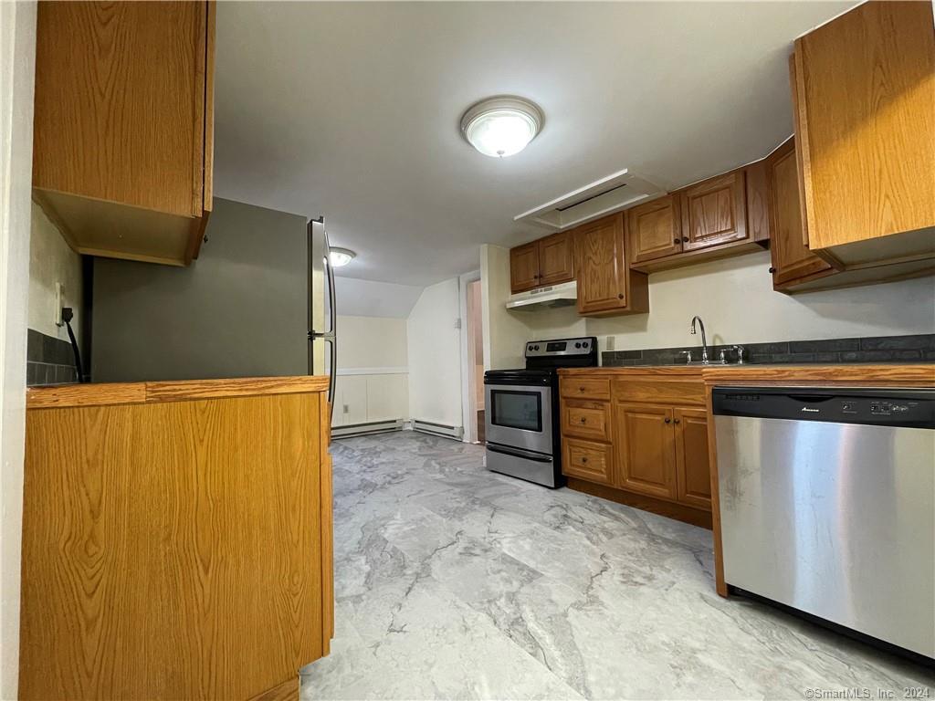 Canton, Connecticut 06019, United States, 3 Bedrooms Bedrooms, ,1 BathroomBathrooms,Residential,Pending,84192