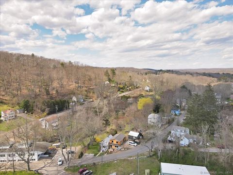 A home in Deep River