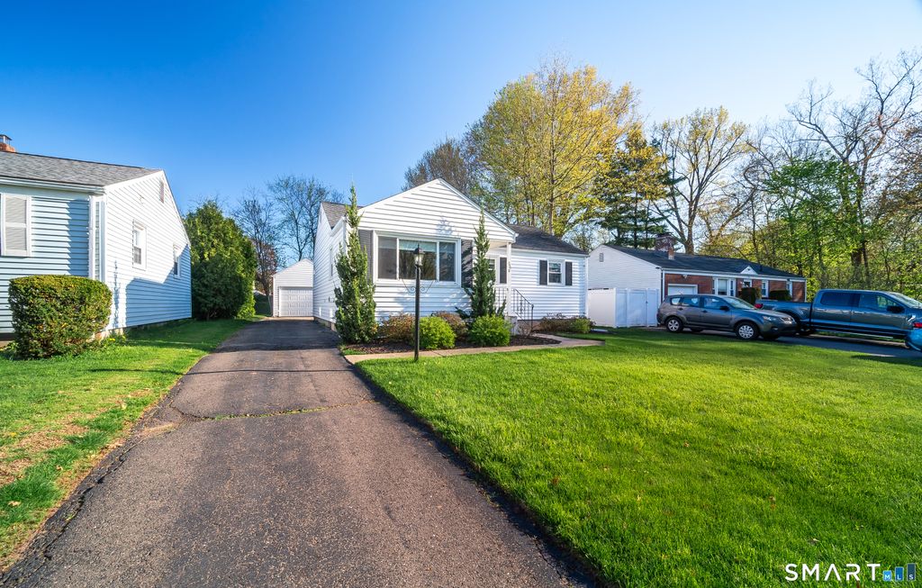 Photo of 86 Dudley Road, Wethersfield, CT 06109 (MLS # 24170790)
