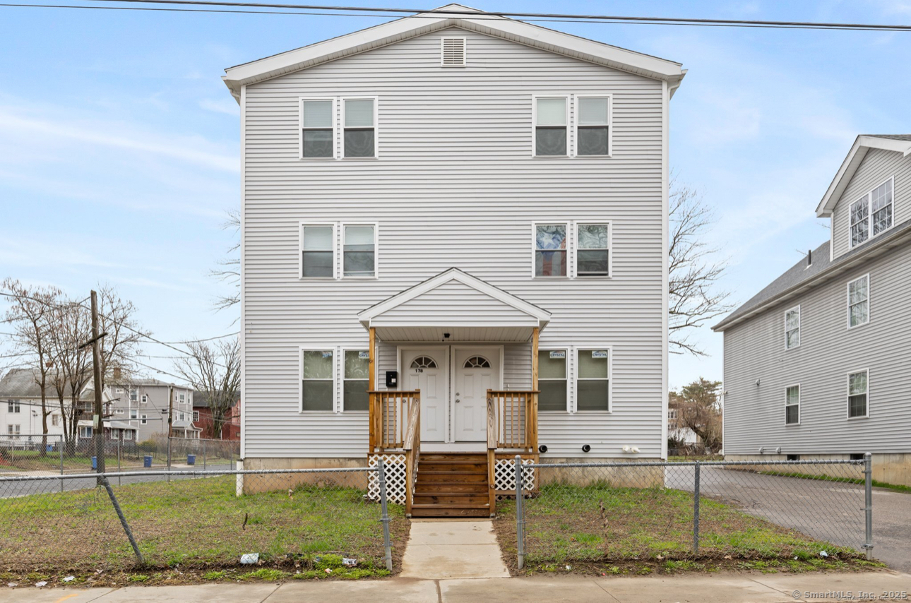 Rental Property at Martin Street 3, Hartford, Connecticut - Bedrooms: 3 
Bathrooms: 1 
Rooms: 5  - $1,700 MO.