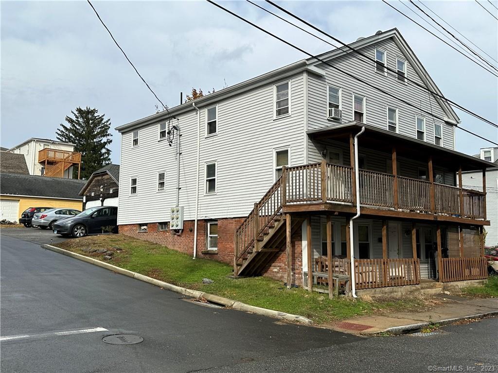 Property for Sale at 568 N Main Street, Norwich, Connecticut - Bedrooms: 6 
Bathrooms: 5  - $400,000