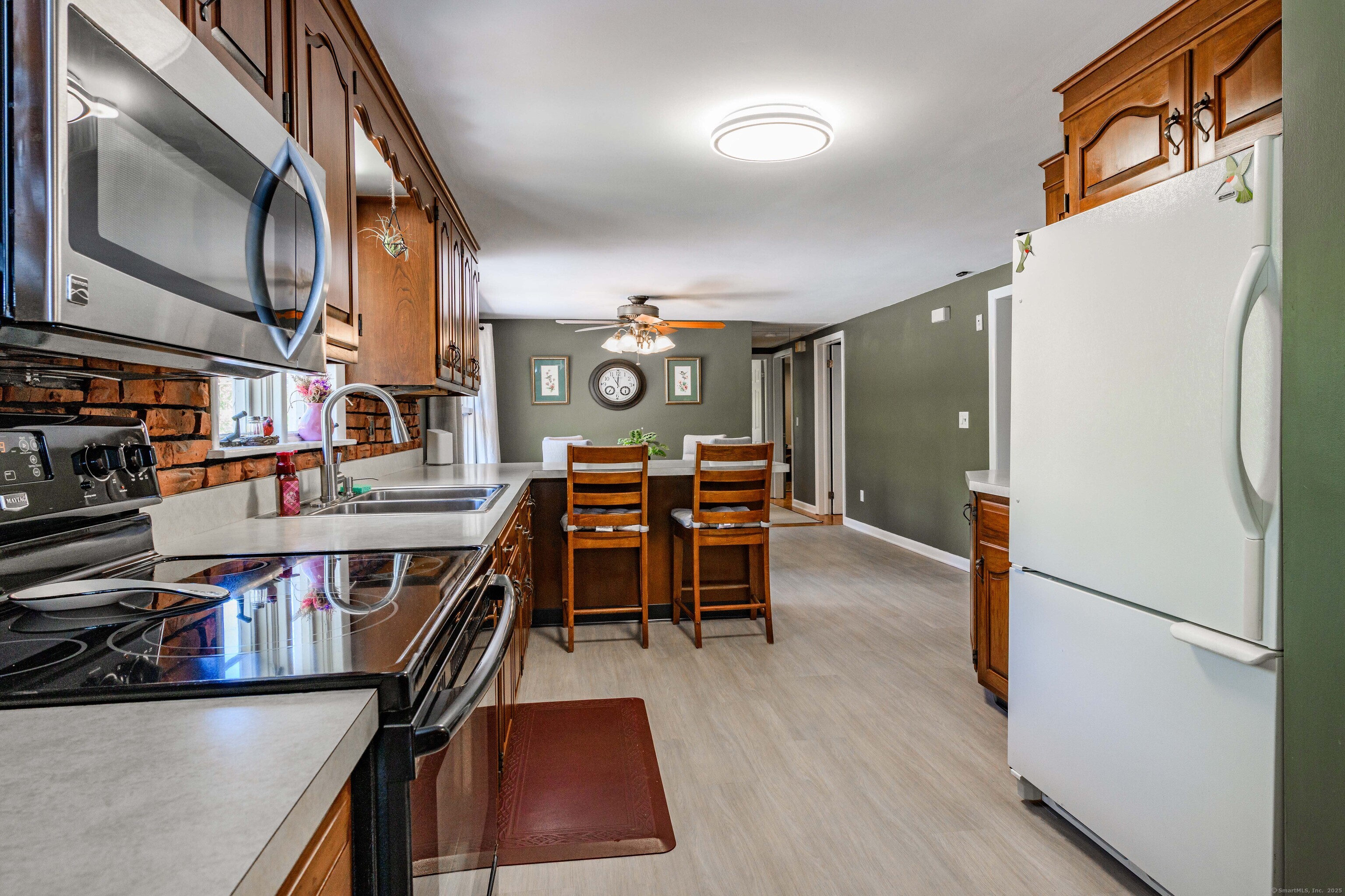 97 Doolittle Drive, Bethany, Connecticut image 8