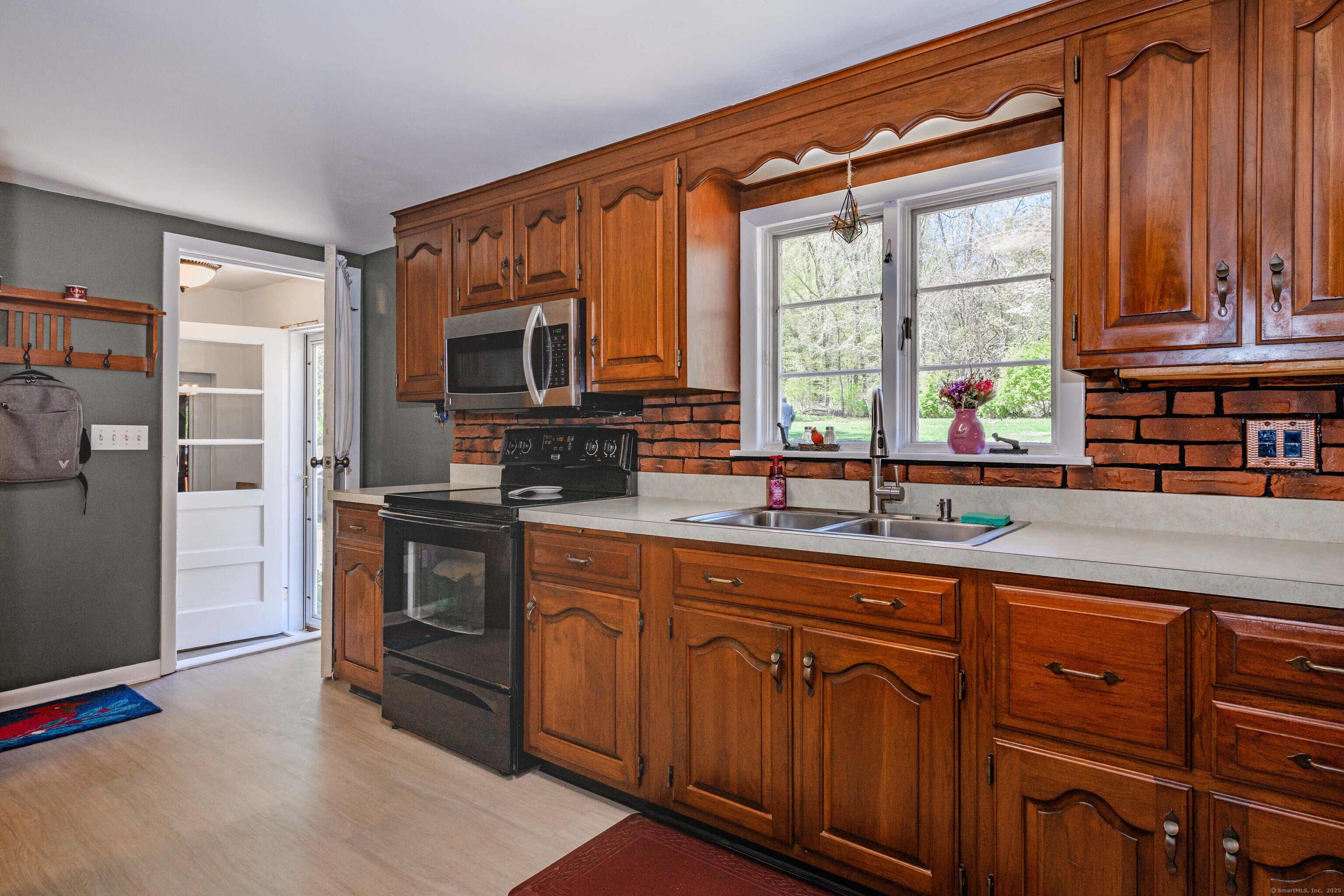 97 Doolittle Drive, Bethany, Connecticut image 9