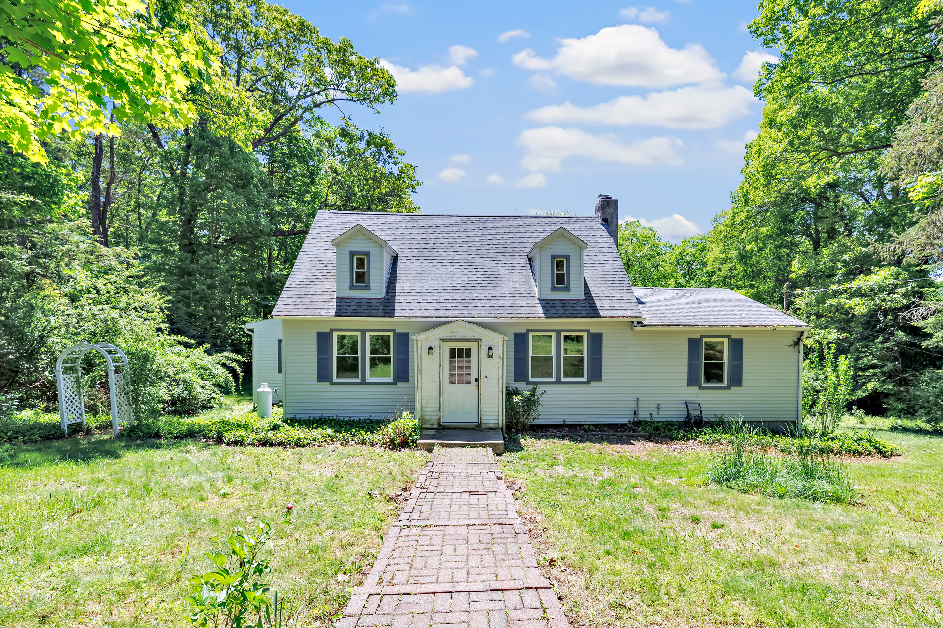 13 Hoyt Road, Bethel, Connecticut image 1