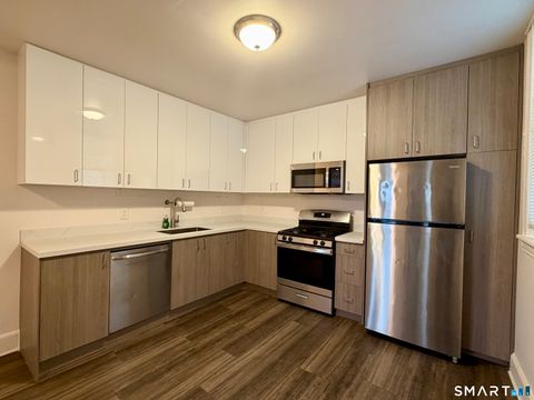 Photo of 424 Pembroke Street #3S, Bridgeport, CT 06608 (MLS # 24155565)