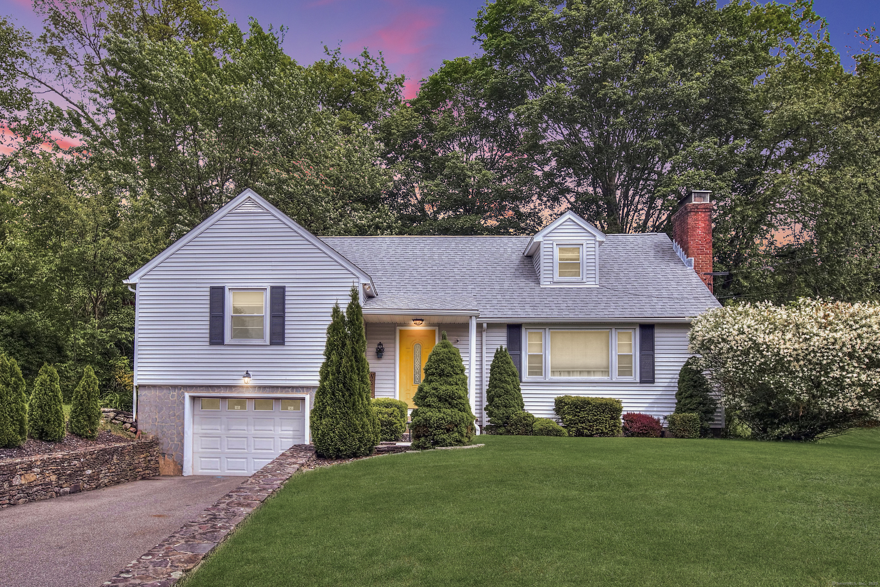 Property for Sale at Live Oak Lane, Meriden, Connecticut - Bedrooms: 3 
Bathrooms: 1 
Rooms: 7  - $379,900
