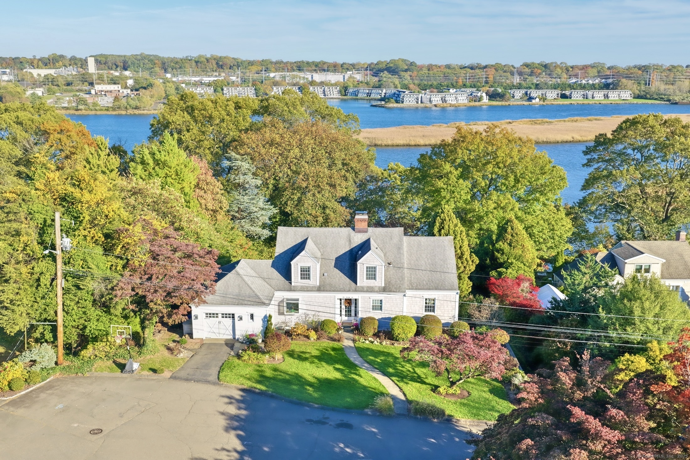 576 Bridgeview Place