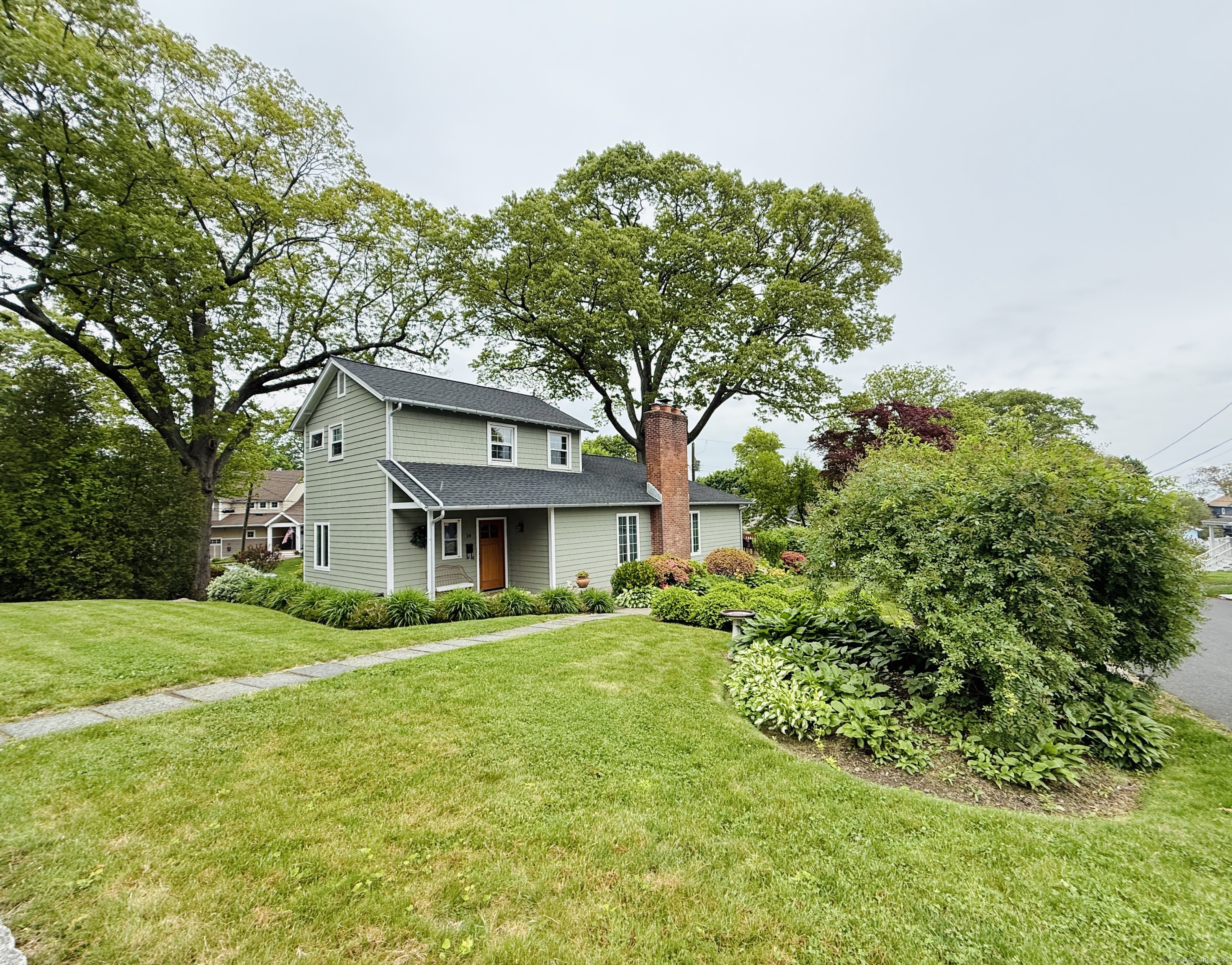 16 Hillcrest Avenue