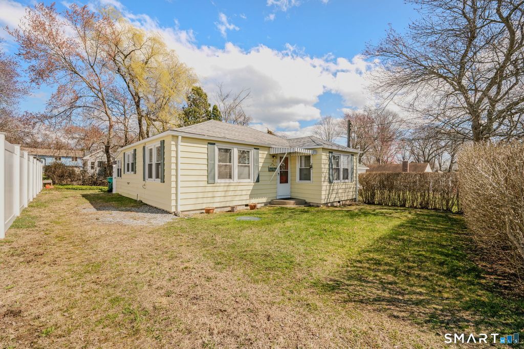 Photo of 8 Biscayne Boulevard, Old Lyme, CT 06371 (MLS # 24166132)