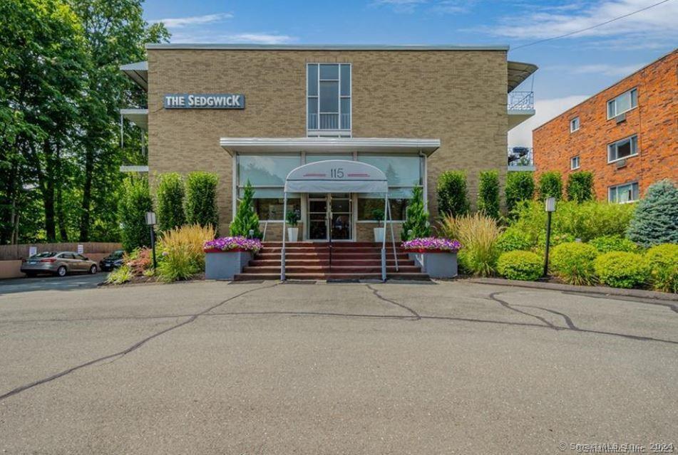 Rental Property at S Main Street B16, West Hartford, Connecticut - Bedrooms: 2 
Bathrooms: 2 
Rooms: 4  - $2,750 MO.