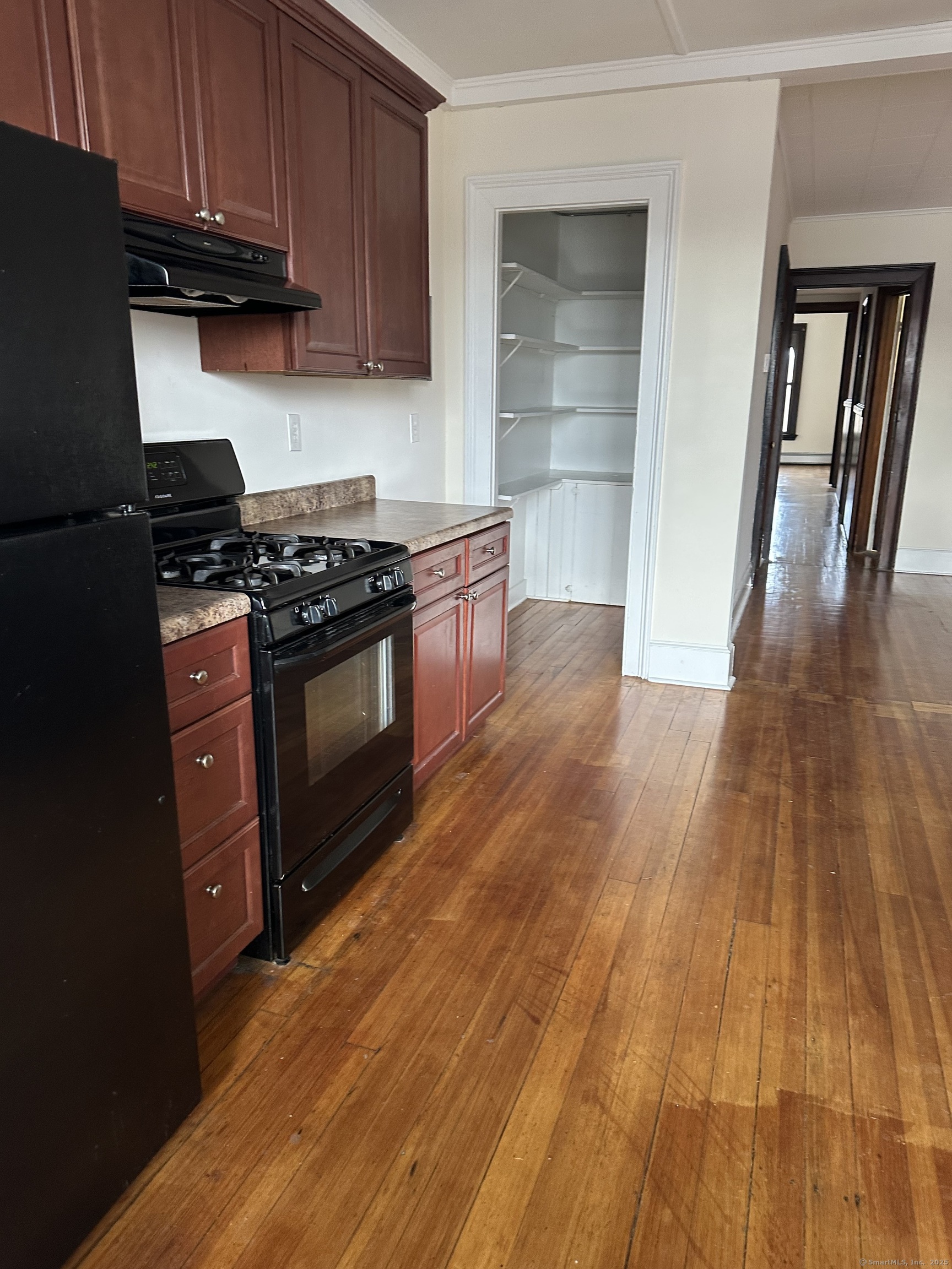 Water Street, Torrington, Connecticut - 2 Bedrooms  
1 Bathrooms  
5 Rooms - 