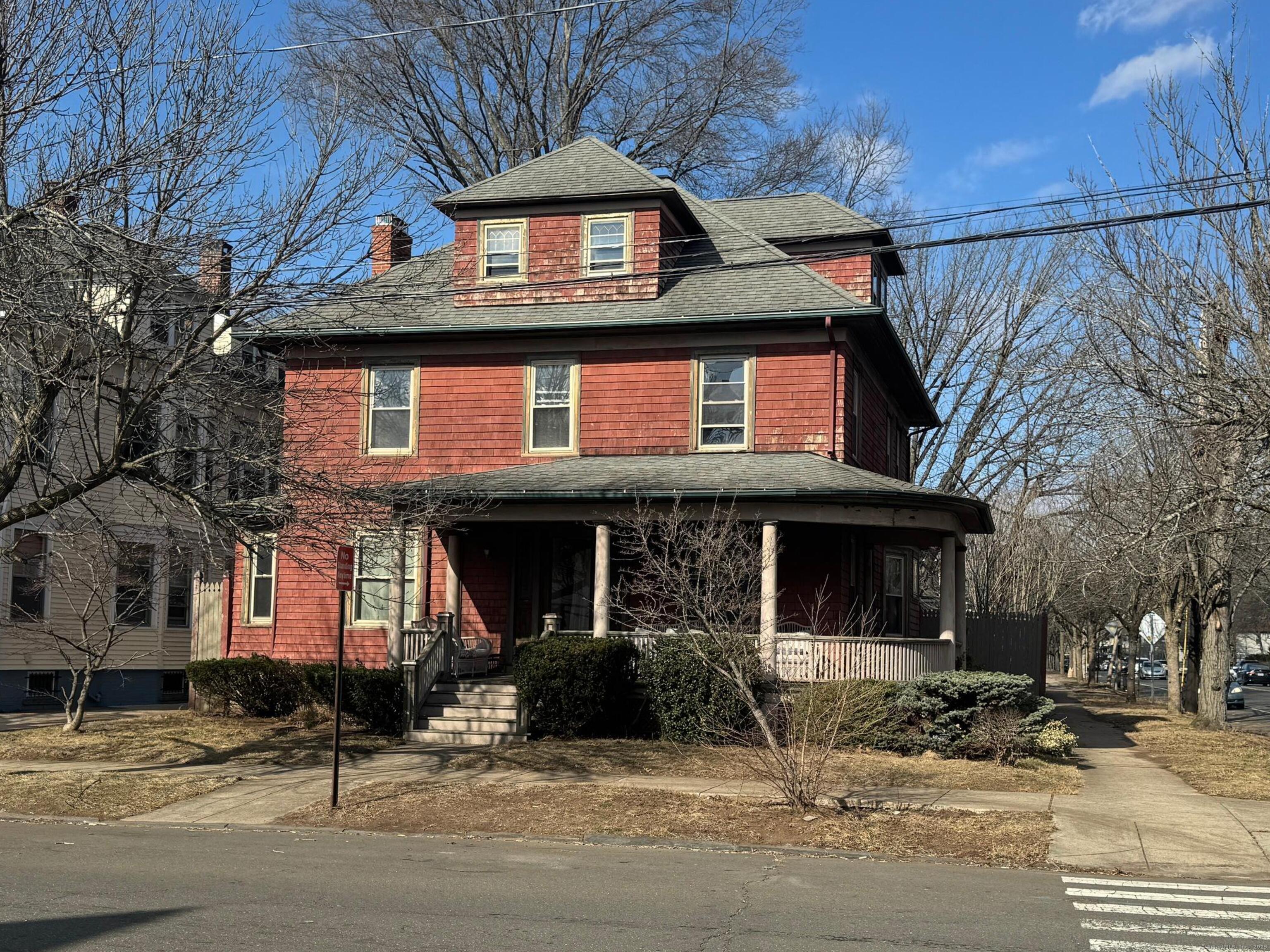 Maple Street, New Haven, Connecticut - 6 Bedrooms  
3 Bathrooms  
10 Rooms - 