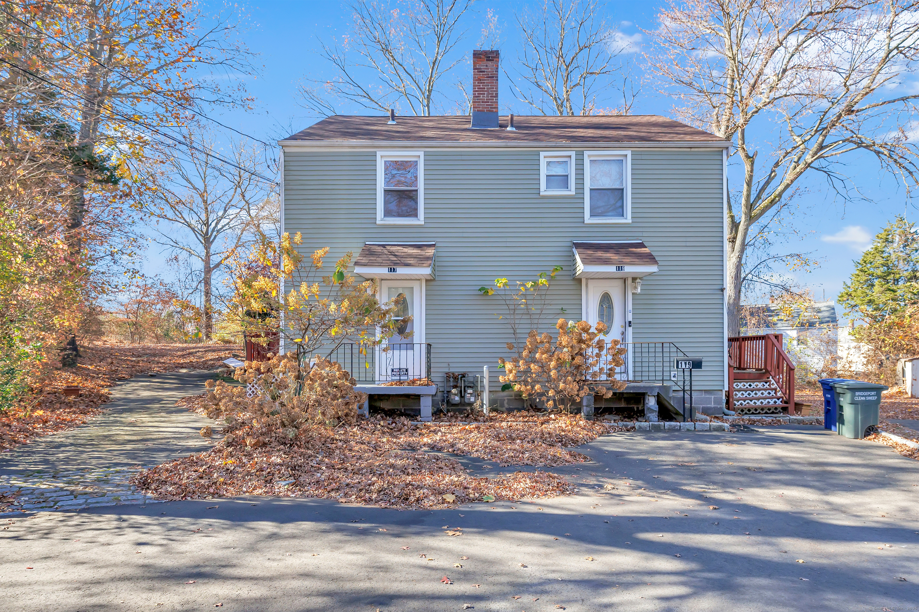 Dupont Place, Bridgeport, Connecticut - 2 Bedrooms  
1 Bathrooms  
5 Rooms - 