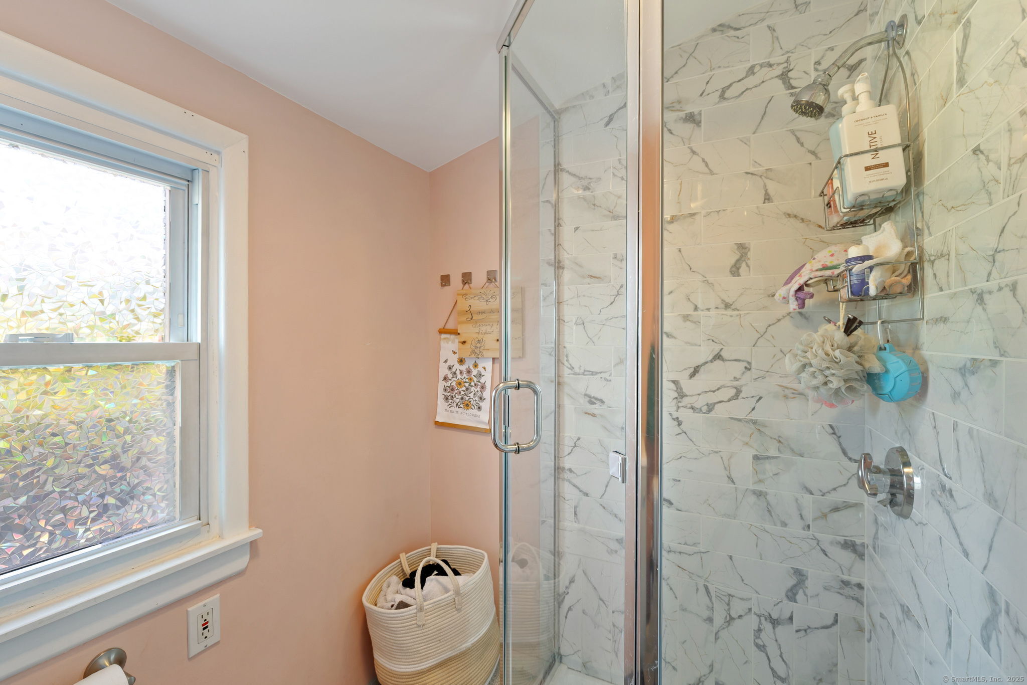 Manchester, Connecticut 06040, United States, 3 Bedrooms Bedrooms, ,2 BathroomsBathrooms,Residential,Pending,191263