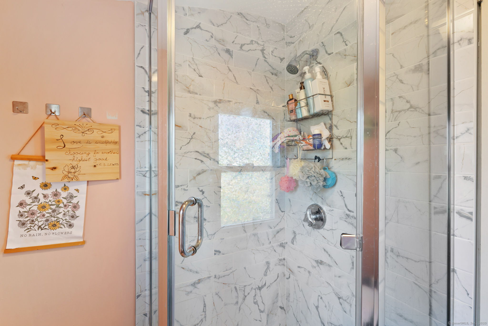 Manchester, Connecticut 06040, United States, 3 Bedrooms Bedrooms, ,2 BathroomsBathrooms,Residential,Pending,191263