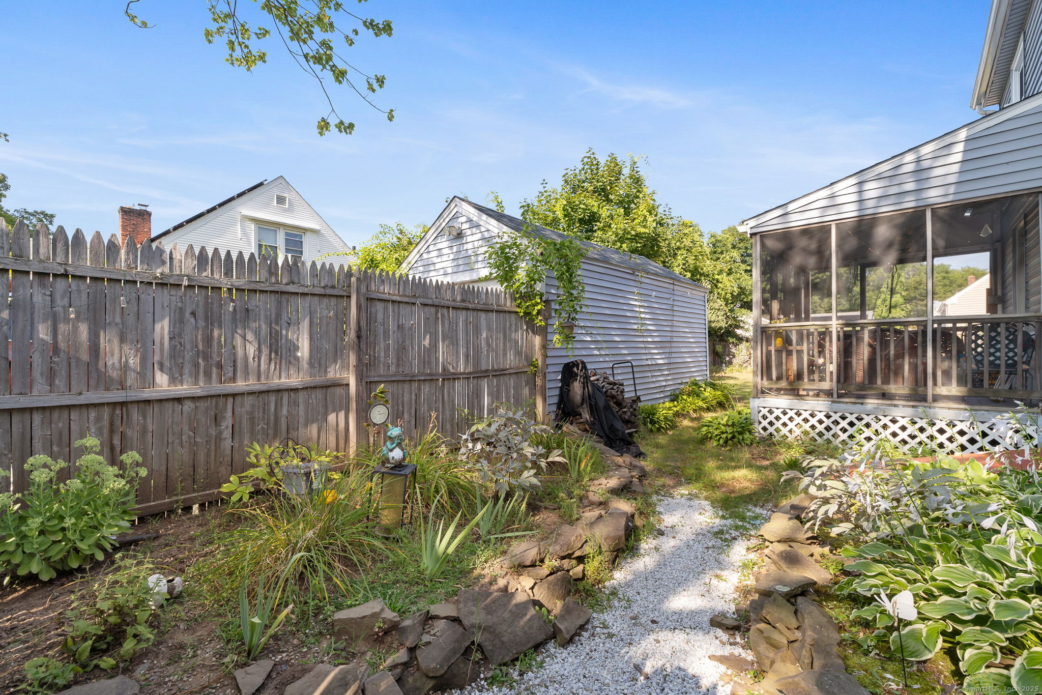 Manchester, Connecticut 06040, United States, 3 Bedrooms Bedrooms, ,2 BathroomsBathrooms,Residential,Pending,191263