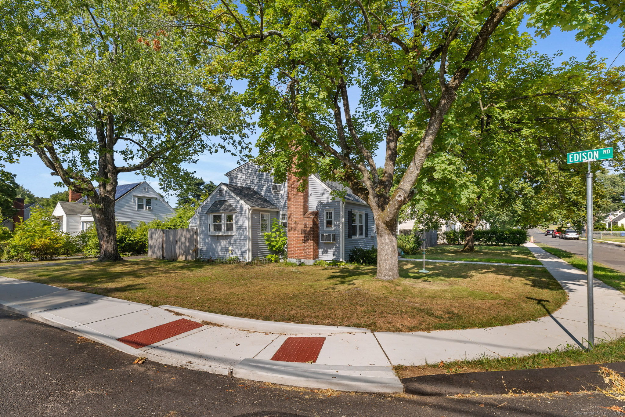 Manchester, Connecticut 06040, United States, 3 Bedrooms Bedrooms, ,2 BathroomsBathrooms,Residential,Pending,191263