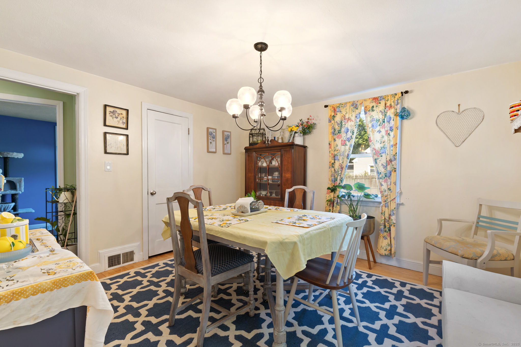 Manchester, Connecticut 06040, United States, 3 Bedrooms Bedrooms, ,2 BathroomsBathrooms,Residential,Pending,191263