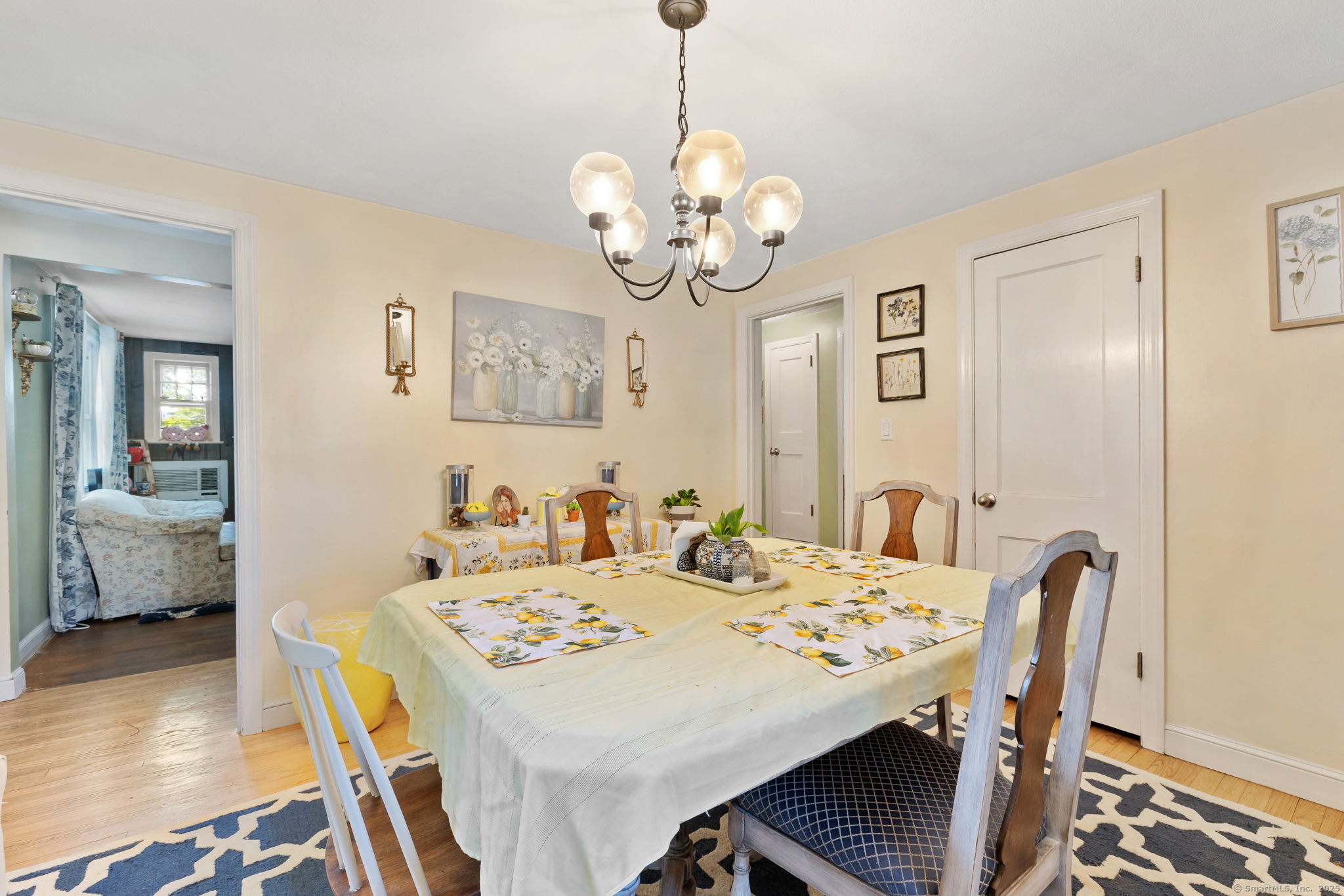 Manchester, Connecticut 06040, United States, 3 Bedrooms Bedrooms, ,2 BathroomsBathrooms,Residential,Pending,191263