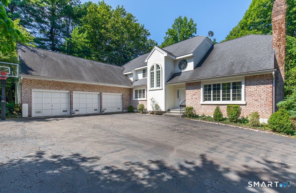 Photo of 30 Grouse Lane, Woodbridge, CT 06525 (MLS # 24204758)