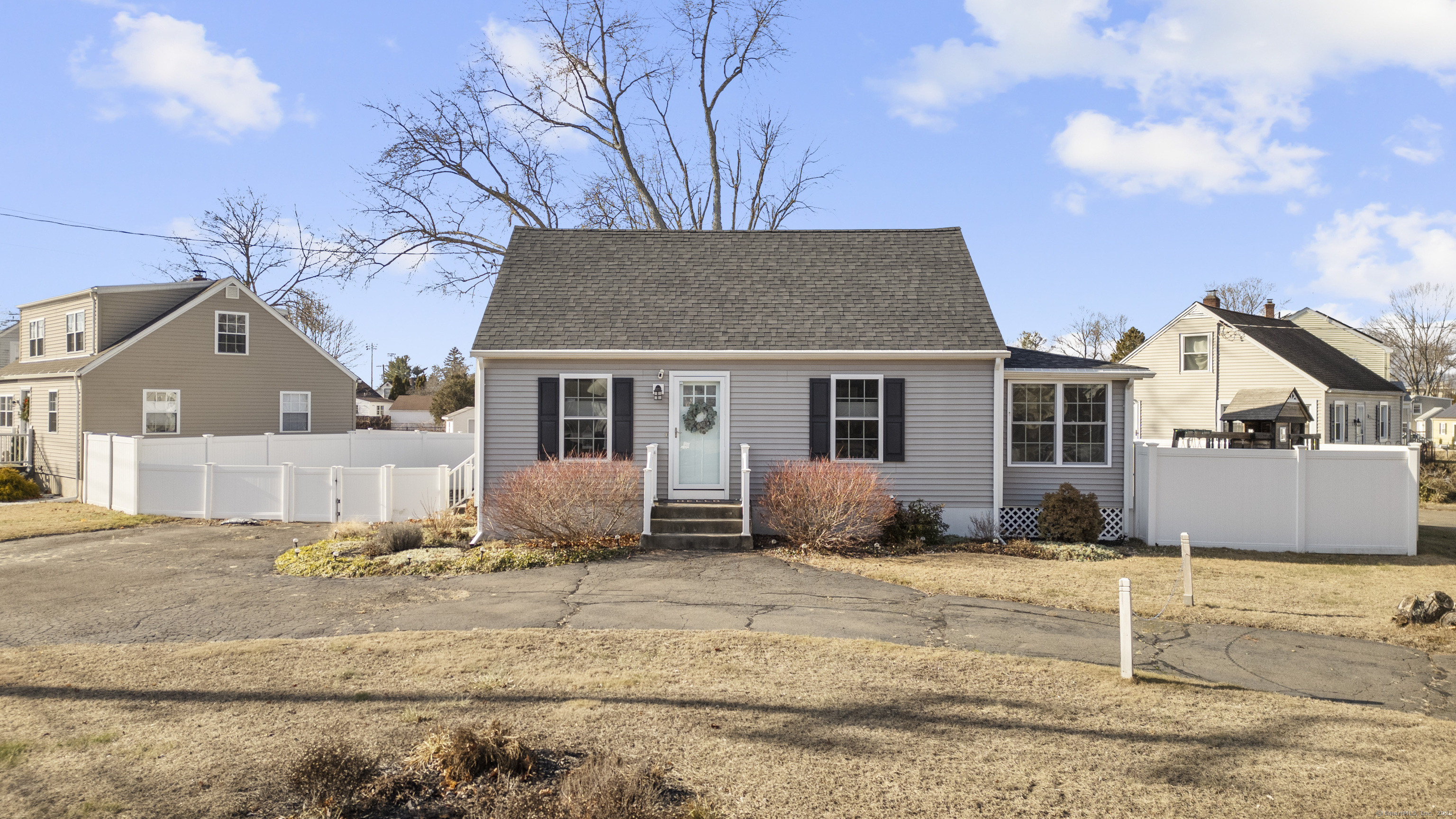 Quinnipiac Avenue, North Haven, Connecticut - 3 Bedrooms  
2 Bathrooms  
7 Rooms - 