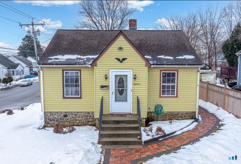 Photo of 18 Dallas Avenue, Waterbury, CT 06705 (MLS # 24147621)