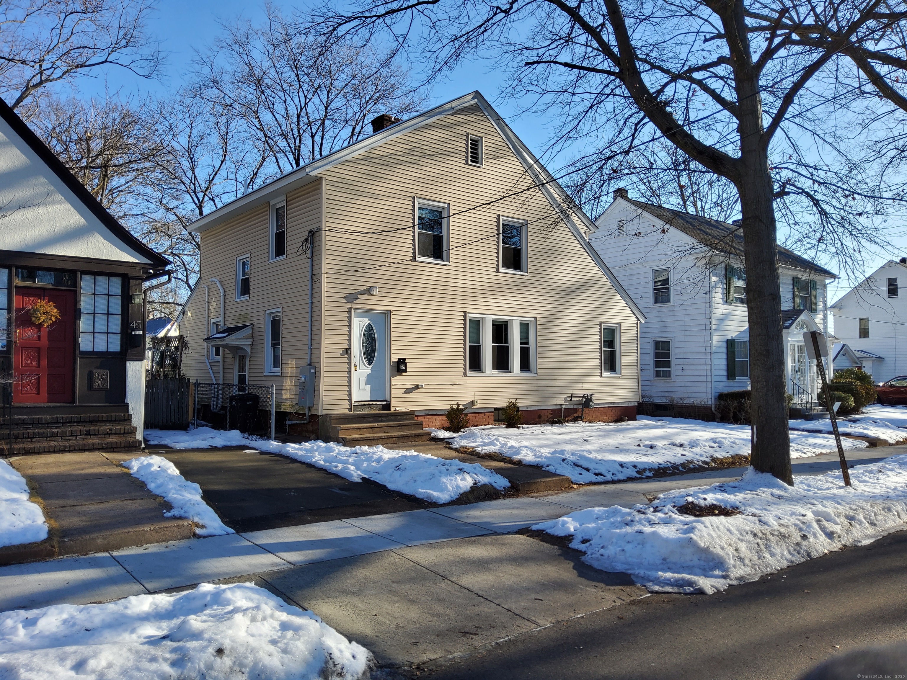 Glen Road, New Haven, Connecticut - 3 Bedrooms  
2 Bathrooms  
7 Rooms - 