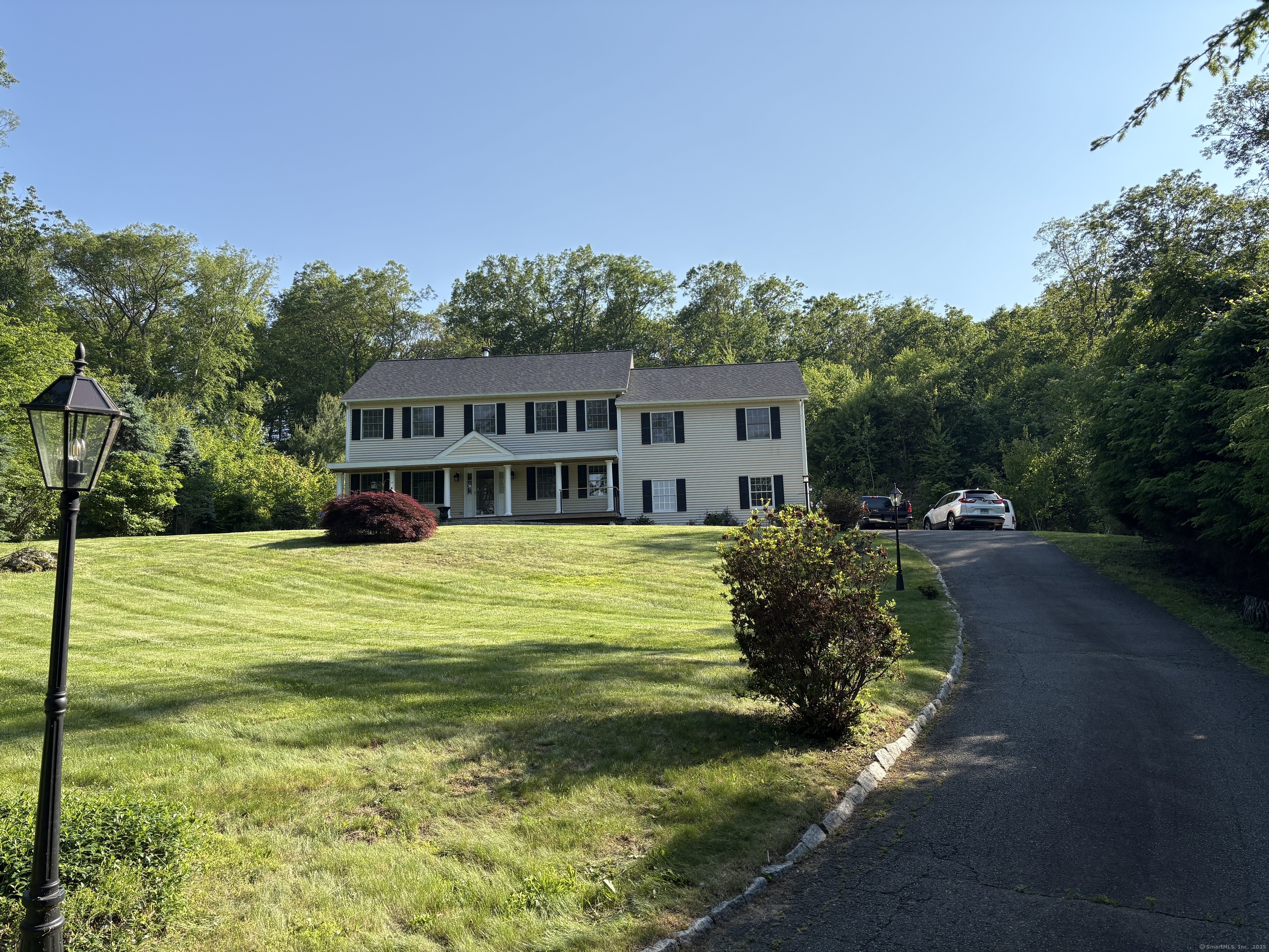 Property for Sale at Secor Road, Brookfield, Connecticut - Bedrooms: 4 
Bathrooms: 4 
Rooms: 8  - $749,900
