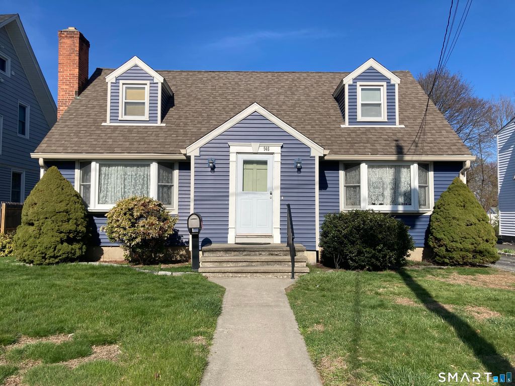 Photo of 946 Riverton Terrace, Stratford, CT 06614 (MLS # 24165838)