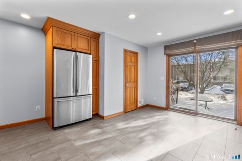 Tiny photo for 75 Orangewood W #75, Derby, CT 06418 (MLS # 24150234)