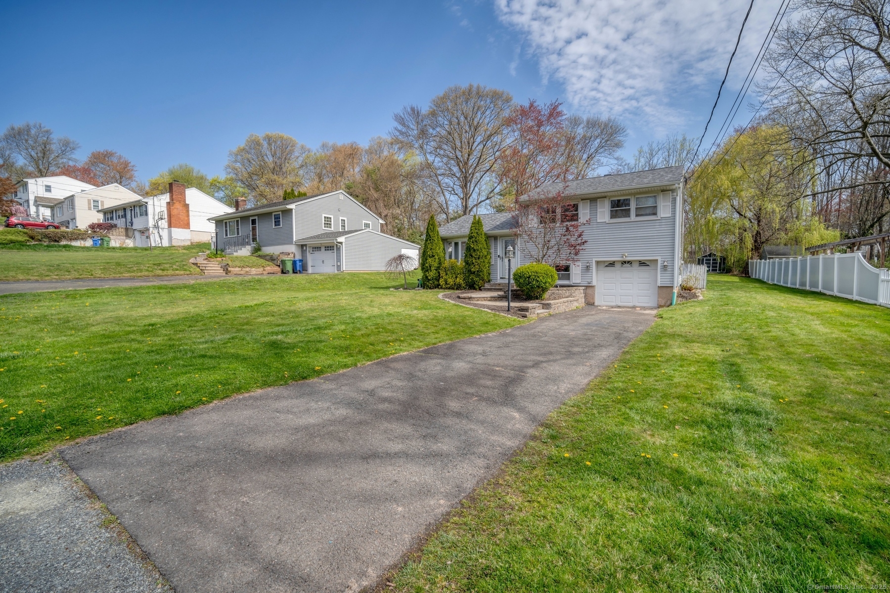 Rental Property at Shady Drive, Wallingford, Connecticut - Bedrooms: 3 
Bathrooms: 1 
Rooms: 6  - $2,950 MO.