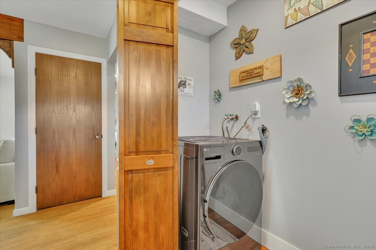 Southington, Connecticut 06489, United States, 2 Bedrooms Bedrooms, ,1 BathroomBathrooms,Residential,Pending,215053