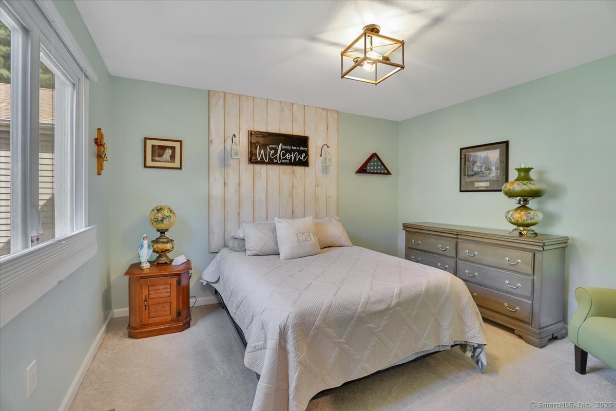 Southington, Connecticut 06489, United States, 2 Bedrooms Bedrooms, ,1 BathroomBathrooms,Residential,Pending,215053