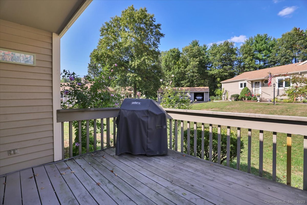 Southington, Connecticut 06489, United States, 2 Bedrooms Bedrooms, ,1 BathroomBathrooms,Residential,Pending,215053