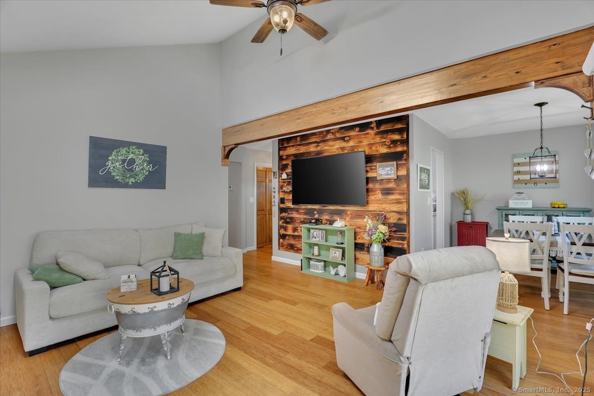 Southington, Connecticut 06489, United States, 2 Bedrooms Bedrooms, ,1 BathroomBathrooms,Residential,Pending,215053