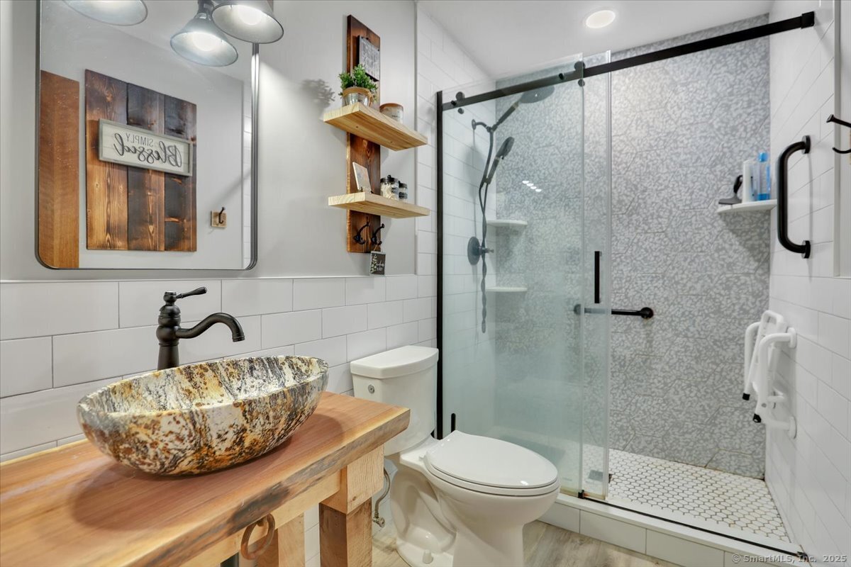 Southington, Connecticut 06489, United States, 2 Bedrooms Bedrooms, ,1 BathroomBathrooms,Residential,Pending,215053