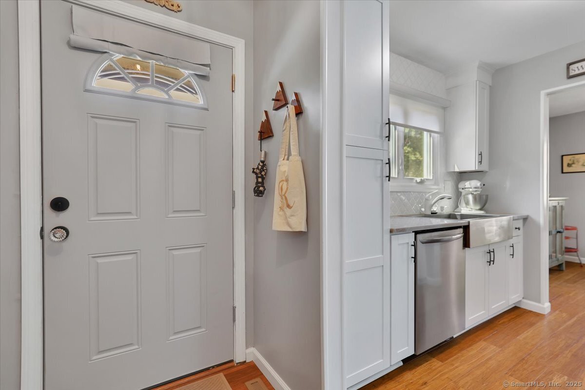 Southington, Connecticut 06489, United States, 2 Bedrooms Bedrooms, ,1 BathroomBathrooms,Residential,Pending,215053