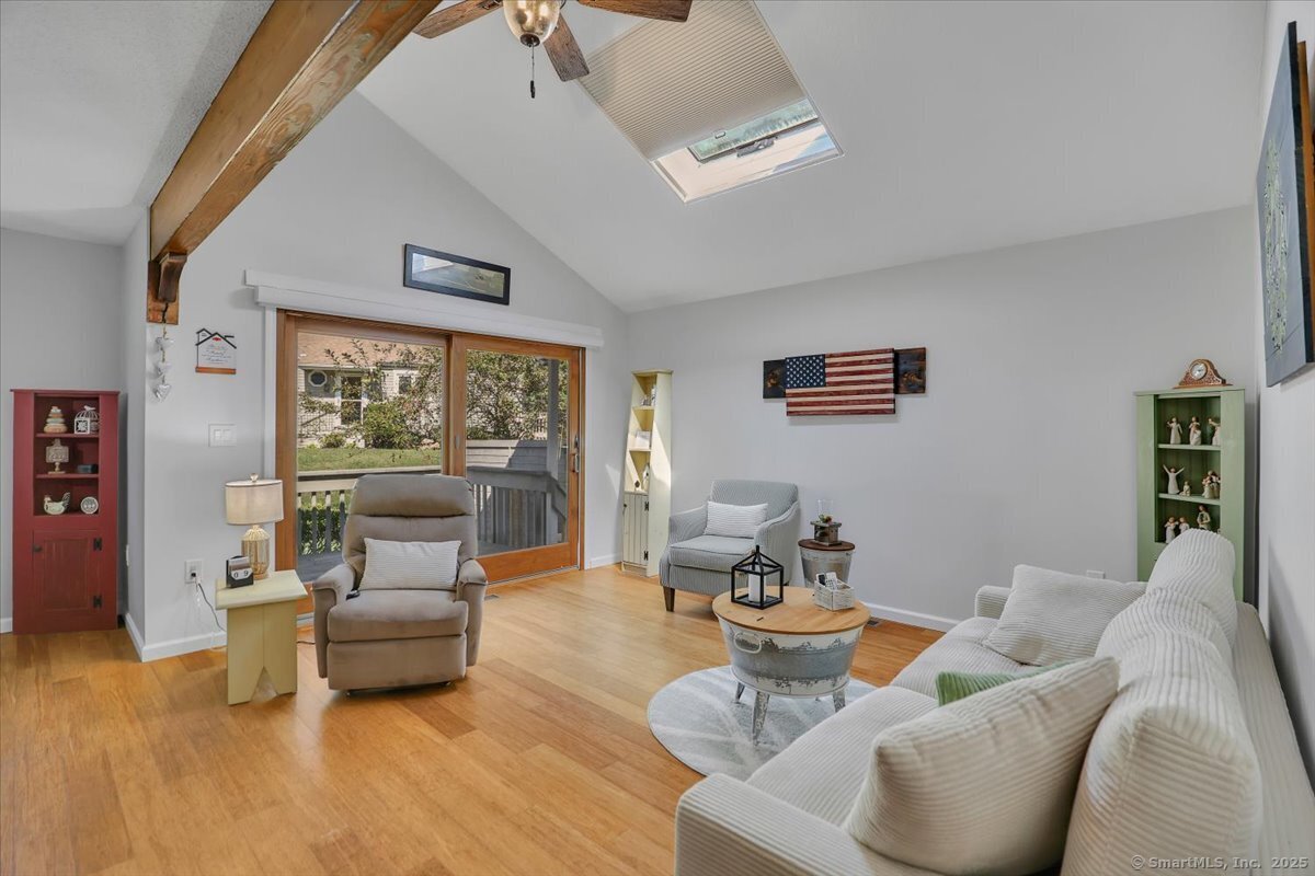 Southington, Connecticut 06489, United States, 2 Bedrooms Bedrooms, ,1 BathroomBathrooms,Residential,Pending,215053