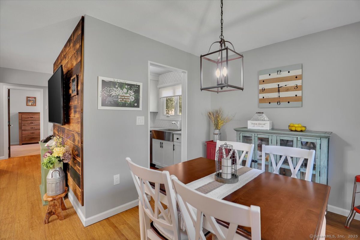 Southington, Connecticut 06489, United States, 2 Bedrooms Bedrooms, ,1 BathroomBathrooms,Residential,Pending,215053