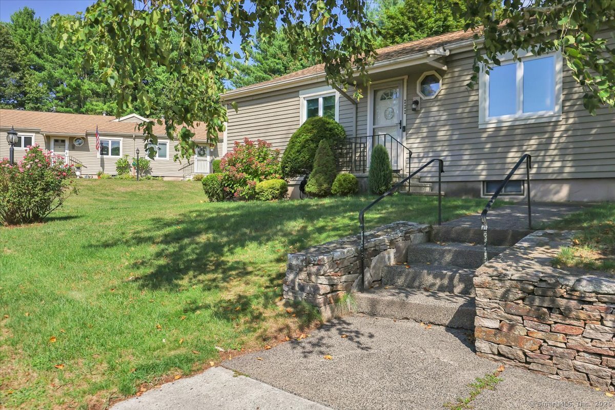 Southington, Connecticut 06489, United States, 2 Bedrooms Bedrooms, ,1 BathroomBathrooms,Residential,Pending,215053